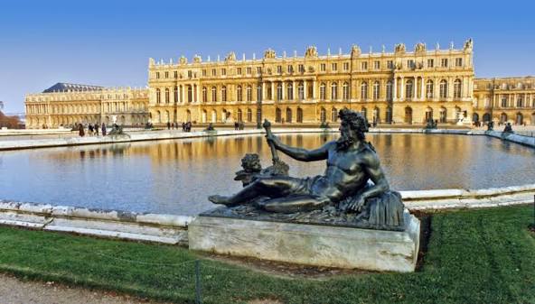 Wie weit ist Versailles von Paris entfernt?