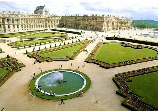 In welcher Zone liegt Schloss Versailles?